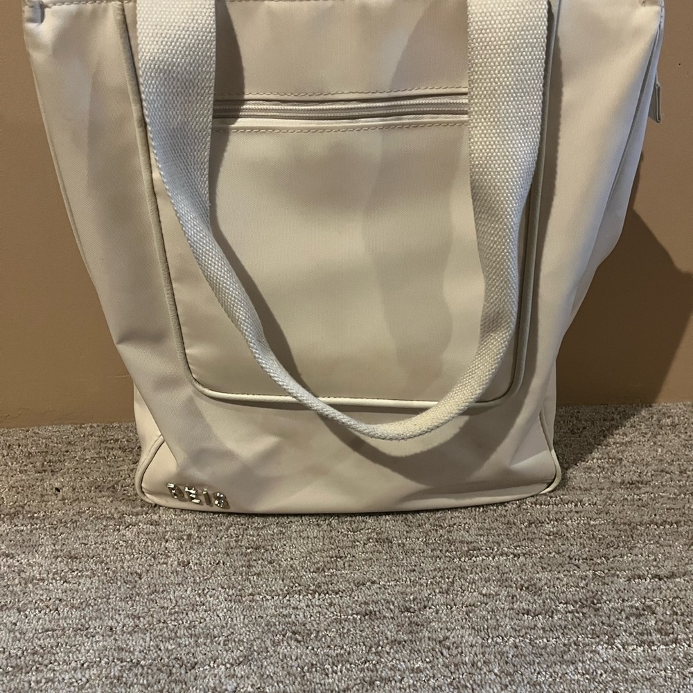 The North To South Tote 
in Beige Beis